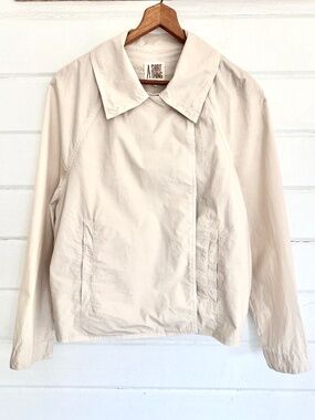 A SHIRT THING Vittorio Jacket in Parachute Sand - S